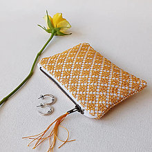 Peňaženky - Ručne vyšívaná elegantná peňaženka - mustard yellow - 15089979_