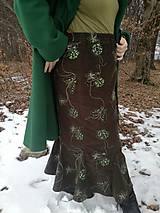 Sukňa hnedá a zelená menčestrová (VÝPREDAJ - mozaiková sukňa zelená s kvetinami a motýľmi)