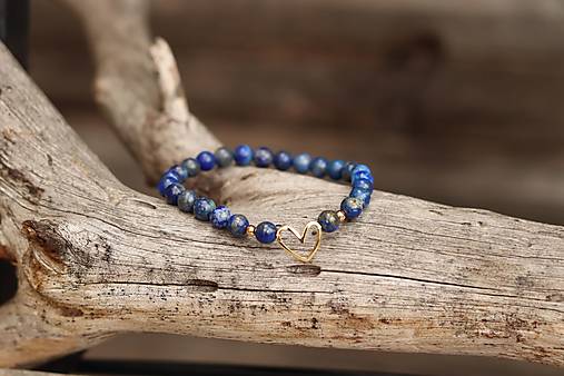 Náramok lapis lazuli + srdiečko pozlátené 18k zlatom