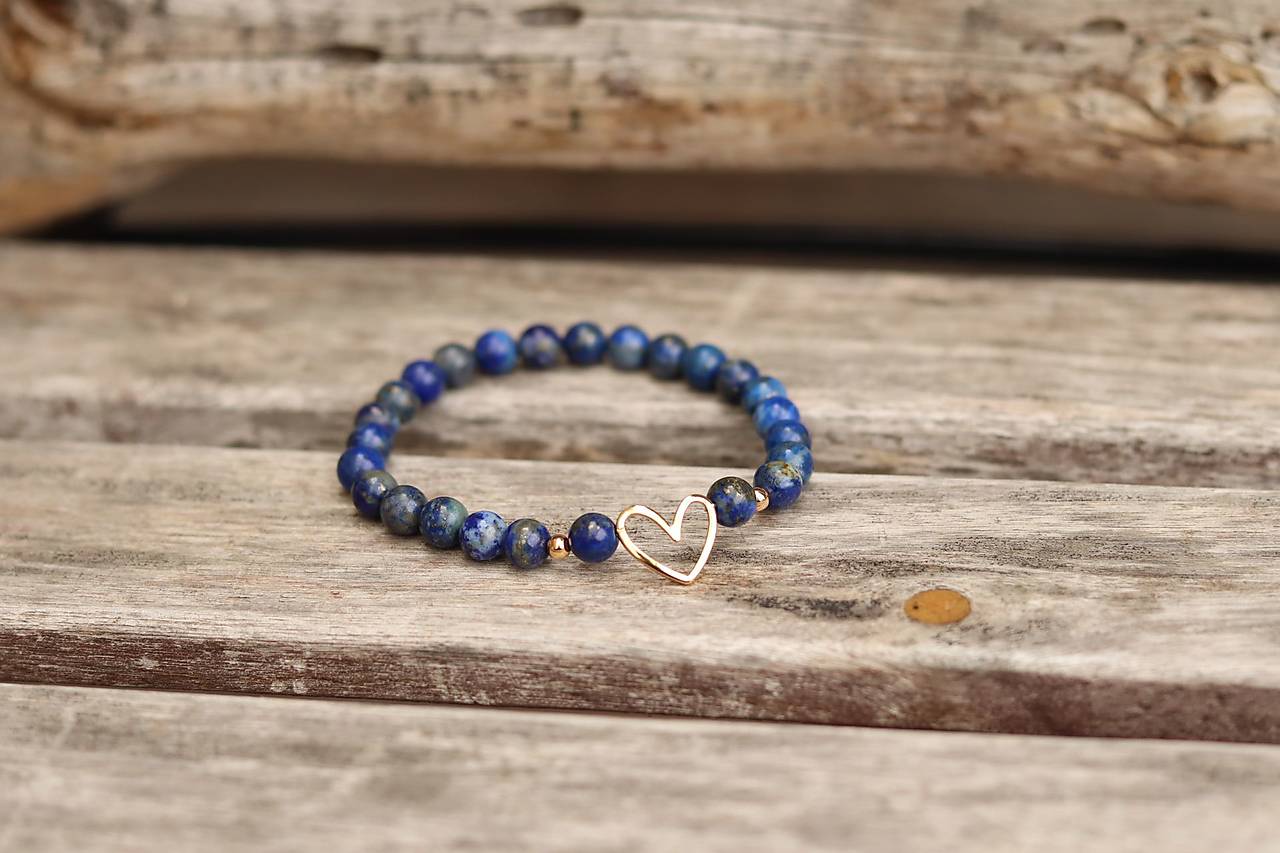 Náramok lapis lazuli + srdiečko pozlátené 18k zlatom