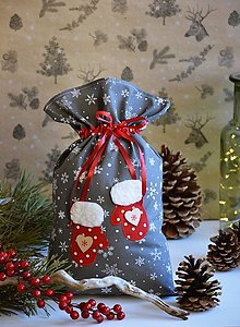 Úžitkový textil - Mikulášske / vianočné vrecko, rukavičky - ČERVENÁ a SIVÁ - 15097038_