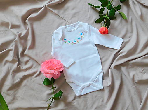 Detské body s ručnou výšivkou