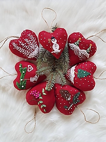 Dekorácie - Vyšívaná Vianočná dekorácia na stromček- srdiečka - 15097074_
