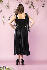 Šaty - Čierne plisované šaty - 15103714_