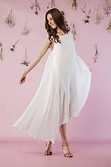 Biele asymetrické šaty