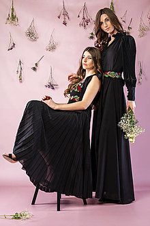 Šaty - Čierne šaty s plisovanými rukávmi - 15103739_