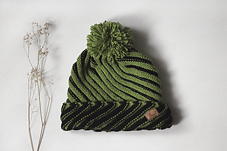 Čiapky, čelenky, klobúky - Brmbolcová čiapka ❄ (Zeleno ~ čierna) - 15101863_