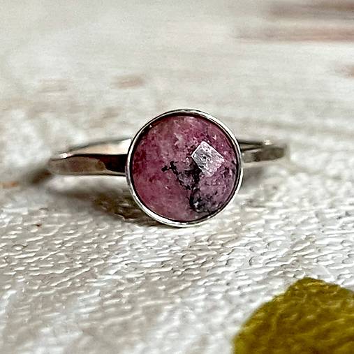 Rhodochrosite Ag925 Silver Ring  / Strieborný prsteň s rodochrozitom brúseným