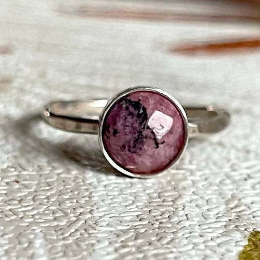 Rhodochrosite Ag925 Silver Ring  / Strieborný prsteň s rodochrozitom brúseným