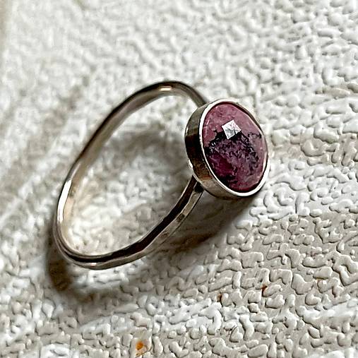 Rhodochrosite Ag925 Silver Ring  / Strieborný prsteň s rodochrozitom brúseným