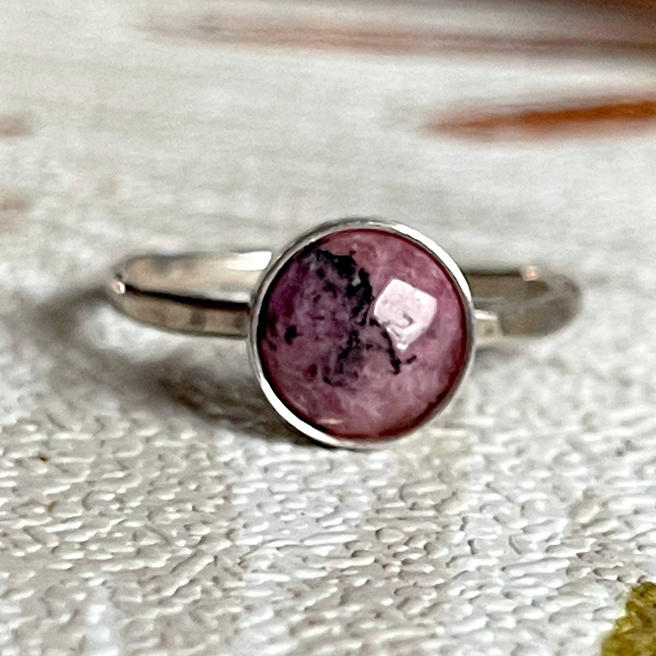 Rhodochrosite Ag925 Silver Ring  / Strieborný prsteň s rodochrozitom brúseným