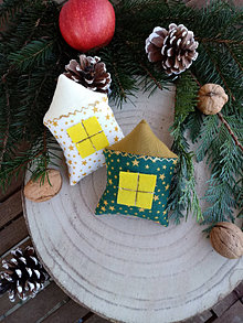 Dekorácie - Vianočný domček bežový/zelený - 15104209_
