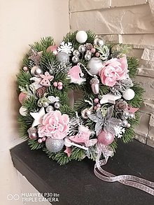 Dekorácie - Ružovo strieborný vianočny veniec 30cm - 15104662_