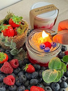 Svietidlá a sviečky - Sójová sviečka, točená s tromi vôňami (Lesné ovocie) - 15105462_
