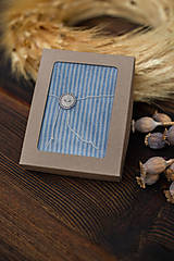 Úžitkový textil - Ľanová utierka v darčekovej krabičke (natur/biele bodky) - 15107280_