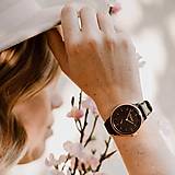 Náramky - Dámske drevené hodinky Cherry Black - kožený remienok - 15111790_