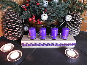 Svietidlá a sviečky - Originálný svietnik se 4 svíčkami fialová - 15116354_
