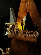 Dekorácie - Vianočná dekorácia - stromček s dedinkou a škriatkom - 15116898_