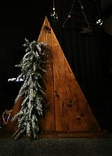 Dekorácie - Vianočná dekorácia - stromček so svietiacou girlandou - 15116910_