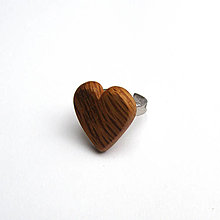 Prstene - Prsteň s dreveným očkom - olivovníkové srdiečko - 15116180_