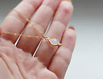 Náhrdelníky - Minimalistický zlatý náhrdelník s mesačným kameňom (Gold-filled, plnený 14kt zlatom) - 15119029_