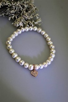 Náramky - prírodné perly náramok s nádherným srdiečkom - 15119496_