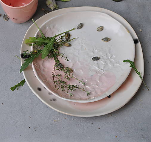 tanier L bielo ružový čipka