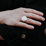 Prstene - BUTTON {S} perlový nastaviteľný prsteň - 15124382_