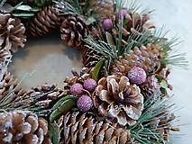 Dekorácie - Vianočný prírodný veniec na dvere - 15129504_