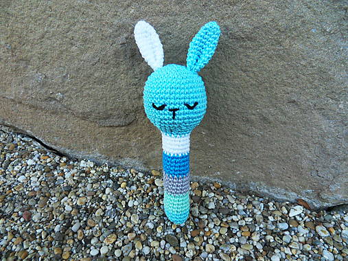 Hračky - Milá háčkovaná hrkálka - zajko (Tyrkysová) - 15127371_