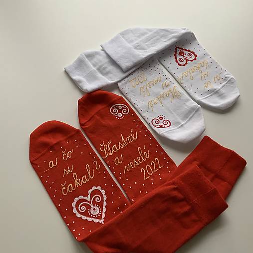 Maľované vianočné ponožky s nápisom: "A čo si čakal?..." alebo na želanie (Sada maľovaných vianočných ponožieky s nápismI: "...a čo si čakal(a)? / Šťastné a veselé!”)