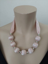 Náhrdelníky - ružový látkový náhrdelník - 15130596_