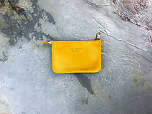 Peňaženky - Unisex malá kožená peňaženka na zips rhea III.  (Žltá marygold) - 15131924_