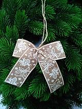Dekorácie - prírodné mašle na stromček s vianočným motívom - 15133907_