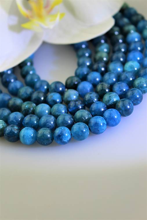 Minerály - apatit korálky 8mm A+ kvalita - celá šnúra - 15137936_