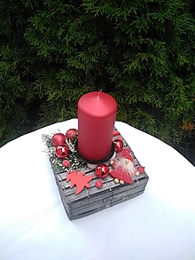 Dekorácie - adventný svietnik červeno-šedý  so sviečkou - 15139267_