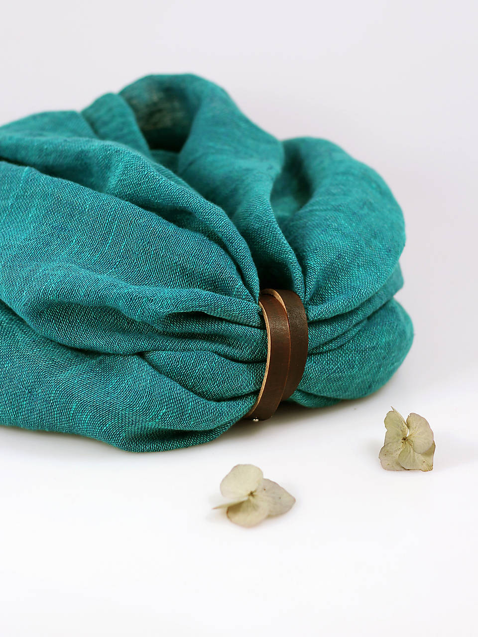 Smaragdovozelený hrejivý jemný nákrčník zo 100% ľanu "Smaragd"