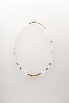 Náhrdelníky - Krištáľový náhrdelník s mosadzou, moderné polodrahokamy - 15138562_