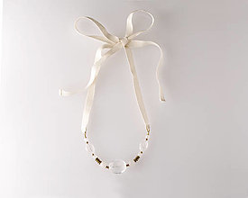 Náhrdelníky - Krištáľový náhrdelník so stuhou, moderné polodrahokamy - 15138575_