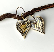 Náušnice - keramické  náušnice - srdiečka so zlatom - 15139985_