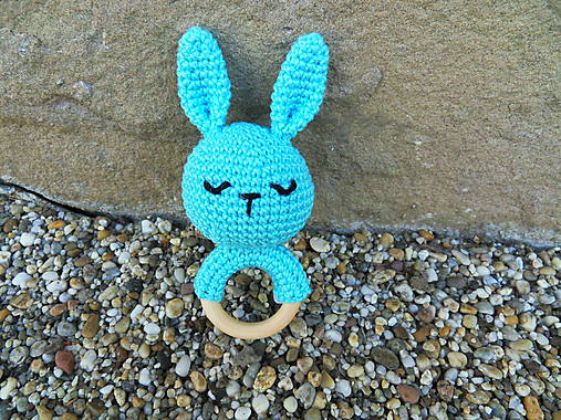 Hračky - Háčkovaná hrkálka/hryzátko Zajko (Tyrkysová) - 15139631_