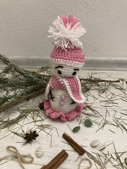 Hračky - Snehuliak / háčkovaná hračka/dekorácia - 15141063_