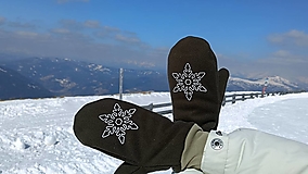 Rukavice - Dámske zimné rukavice palčiaky zelené s motívom Snehová vločka - 15143874_