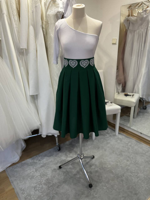 Vyšívaná zelená sukňa II.