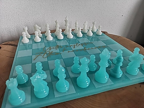 Sochy - Hra kráľov aneb Personalizovaný šach zo živice - 15144497_