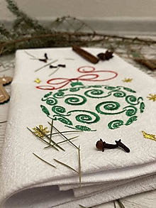 Úžitkový textil - Ľanová utierka Biela ,, Zelená Vianočná guľa" (biela utierka/zelená guľa) - 15144042_