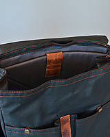 Batohy - Čierny vodeodolný batoh z voskovaného plátna a kože. - 15146677_