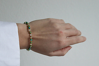 Náramky - korálkový náramok- perleťová zelená- MINI - 15146159_