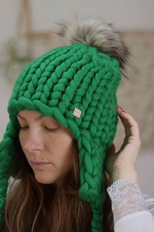Chunky "Handspunka" extra hrubá pletená vlnená merino čiapka (Zelená, svetlý béžový/hnedý  brmbolec, ušianka)
