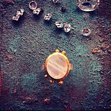Prstene - Pozlátený strieborný prsteň s mesačným kameňom - Chuichu - 15152073_